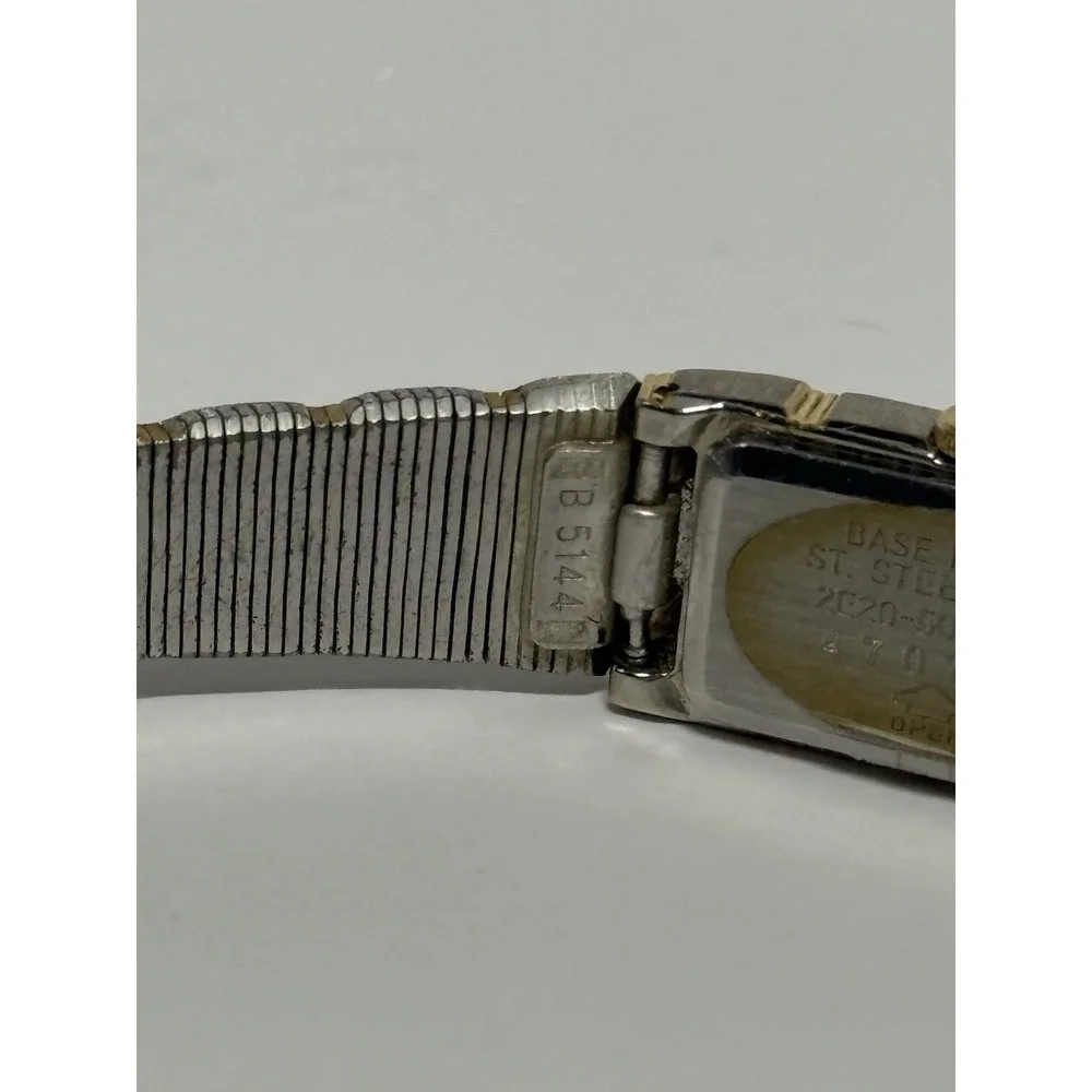 Vtg Seiko Quartz Two Toned Women Watch 2E20-5039 13mm Japan Silver Not Tested